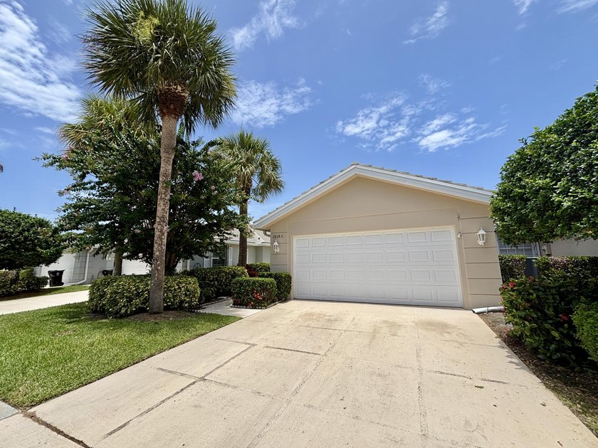 Lakefront living in the heart of St. Lucie West! This spacious - photo 2
