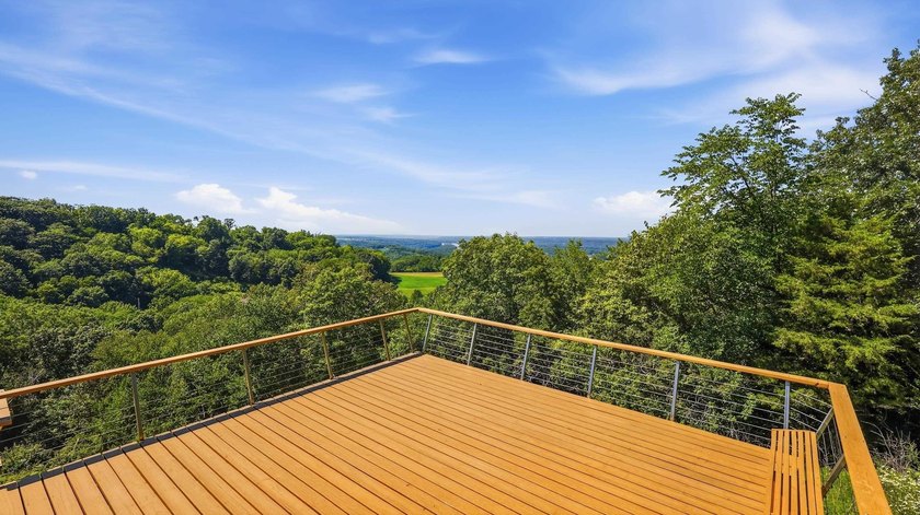 Perched high above the Mississippi River Valley, this - photo 26