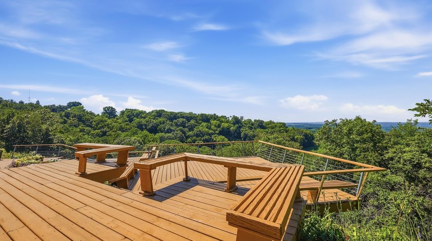 Perched high above the Mississippi River Valley, this - photo 27