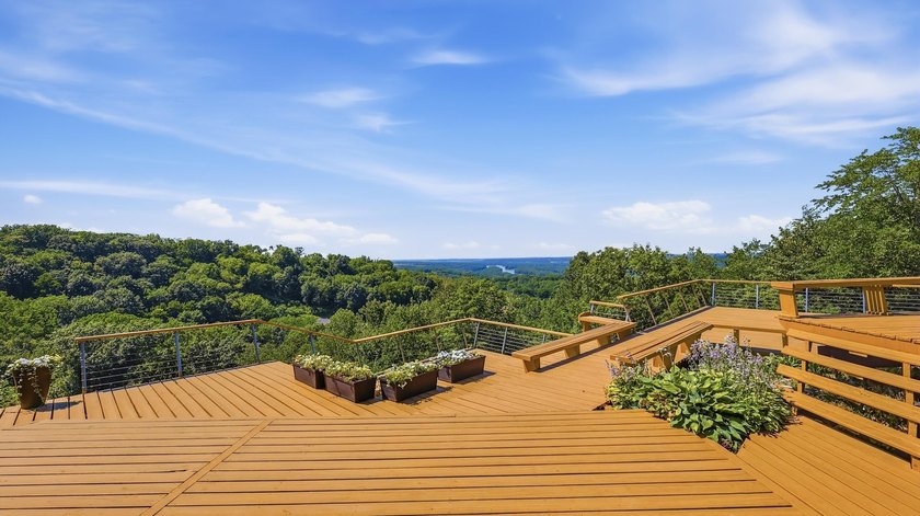Perched high above the Mississippi River Valley, this - photo 28