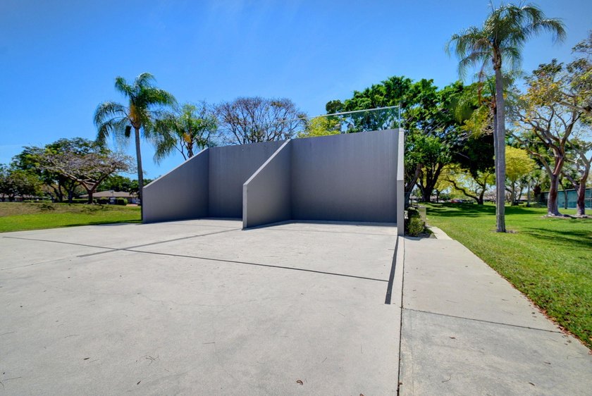 This beautifully remodeled and move-in ready 2- bedroom - photo 42