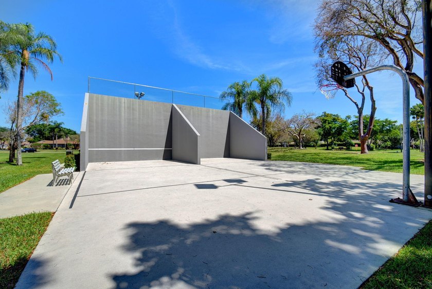 This beautifully remodeled and move-in ready 2- bedroom - photo 43