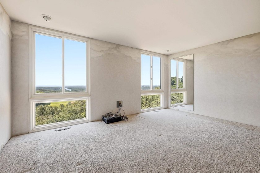 Perched high above the Mississippi River Valley, this - photo 44