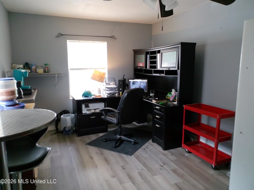 Well maintained 3bdrm 1.5 bath 1364 square foot home. New roof - photo 9