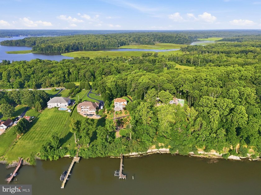 Absolutely stunning brick front colonial on over 2.75 acres with - photo 7
