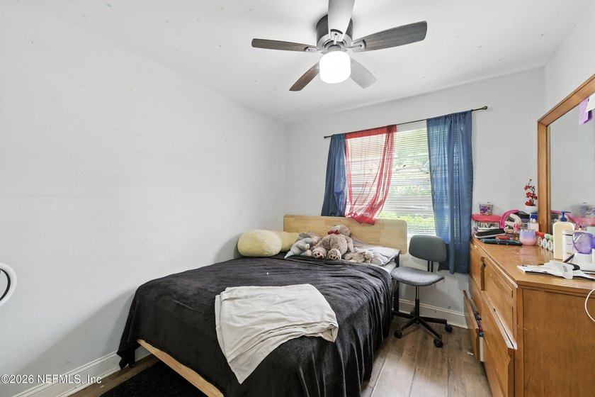 HUGE PRICE IMPROVEMENT on this 4-bedroom, 2-bath home is full of - photo 15