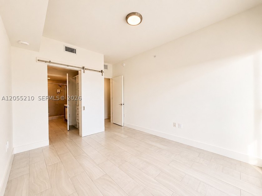 Experience sophisticated luxury living at Metropica North Tower - photo 16