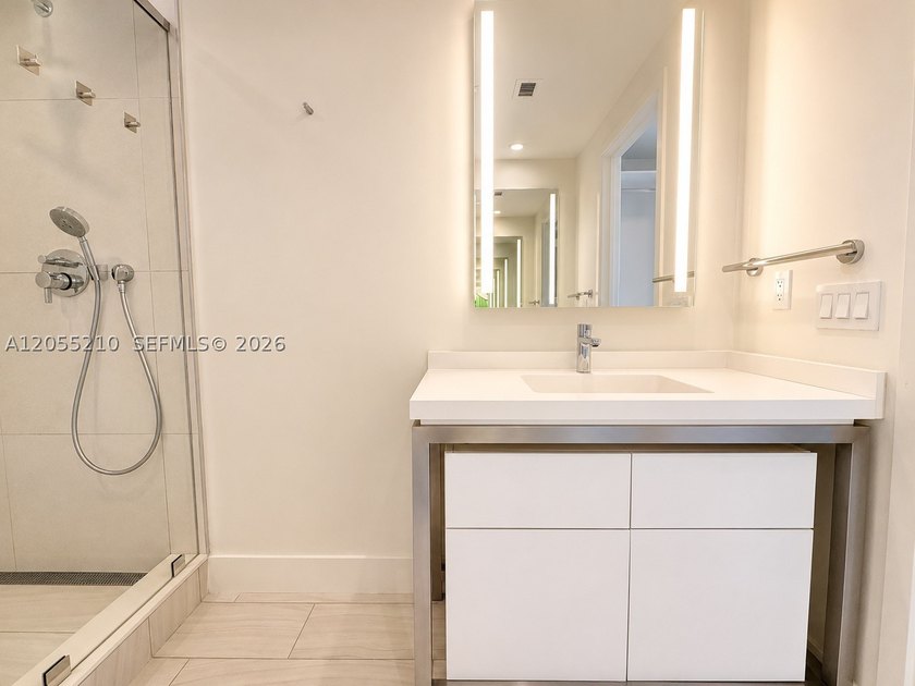 Experience sophisticated luxury living at Metropica North Tower - photo 21