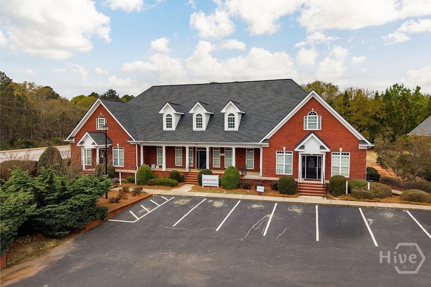 The building is located at Windridge Office Park, heavily - photo 2