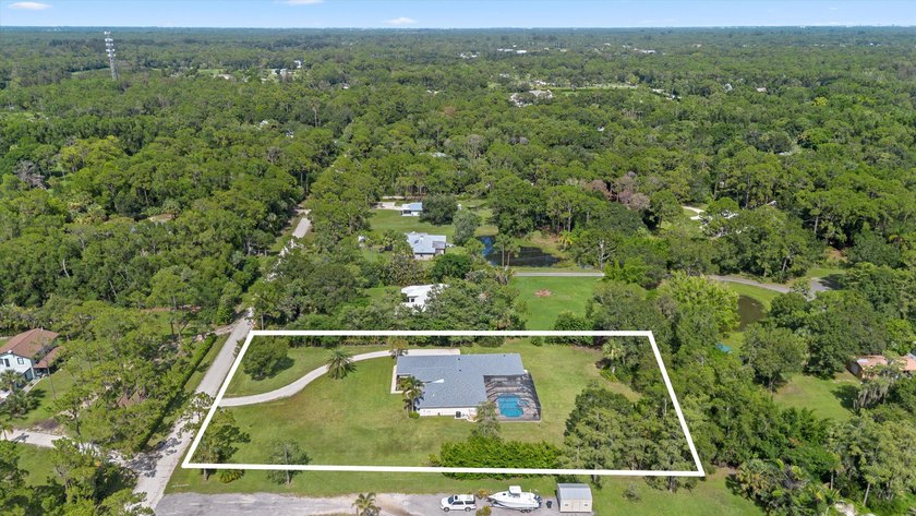 Welcome to 11414 169th Court N, a beautifully maintained - photo 2