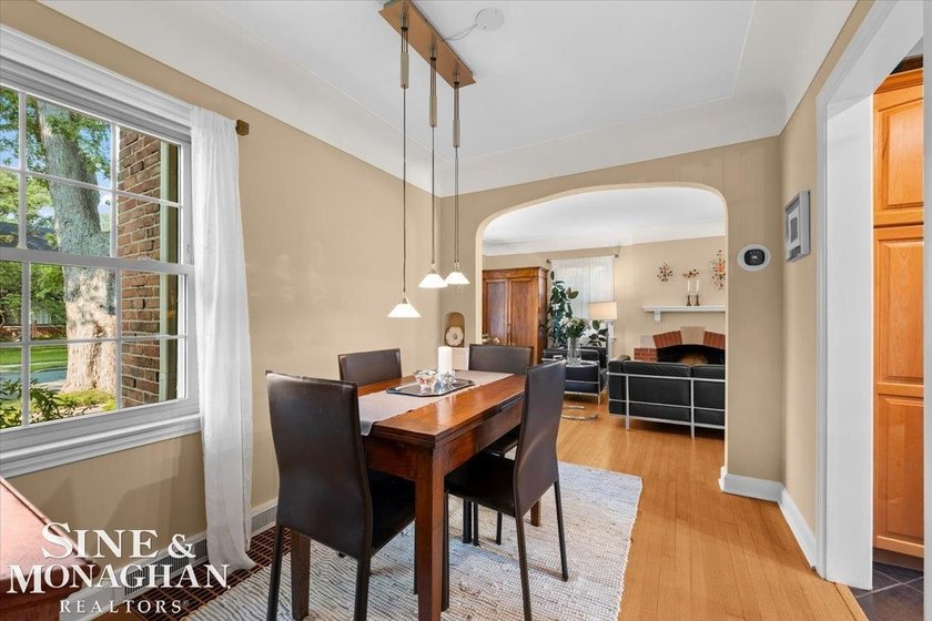Meticulously cared for and rich in keeping of its 1930s design - photo 14