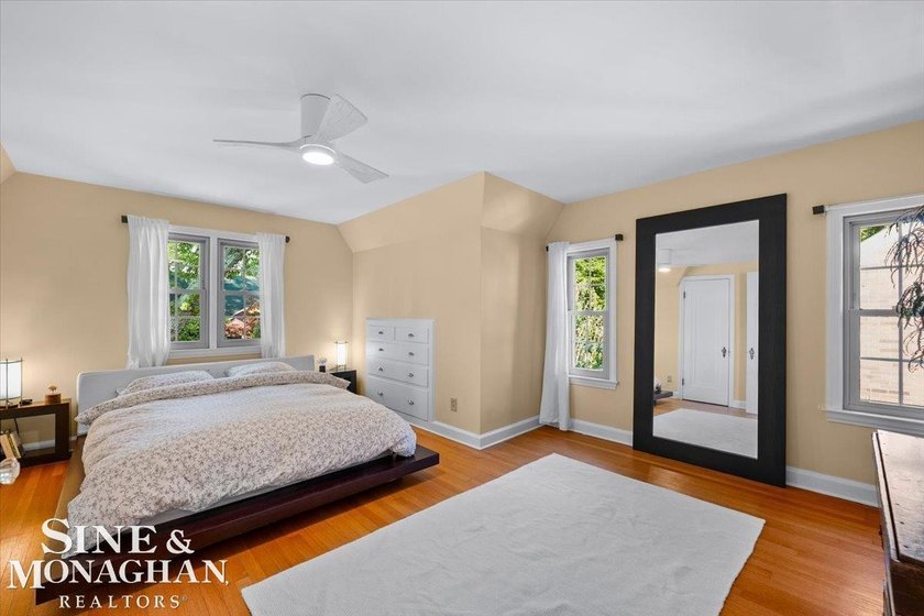 Meticulously cared for and rich in keeping of its 1930s design - photo 26