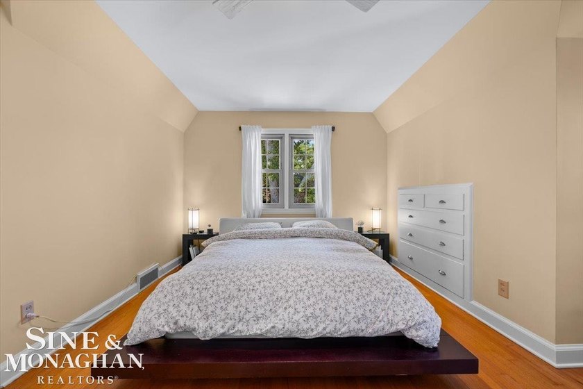 Meticulously cared for and rich in keeping of its 1930s design - photo 28