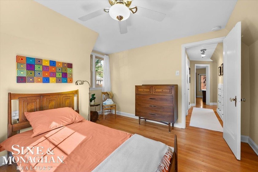 Meticulously cared for and rich in keeping of its 1930s design - photo 29