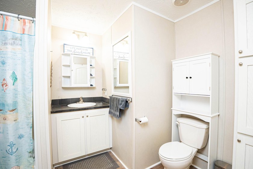 Welcome to this charming 2-bedroom, 1-bathroom manufactured home - photo 10