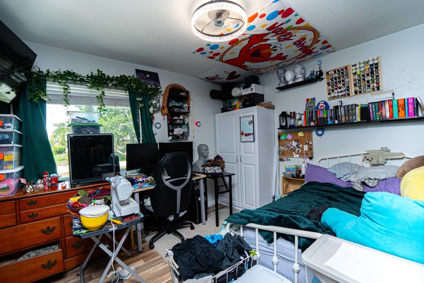 Welcome to this beautifully updated 3-bedroom, 2-bath home, this - photo 9