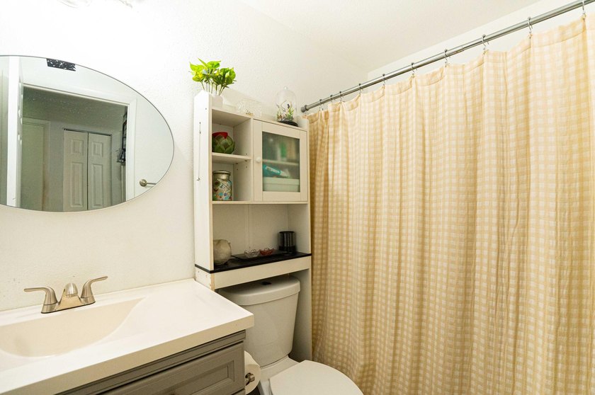 Welcome to this beautifully updated 3-bedroom, 2-bath home, this - photo 10