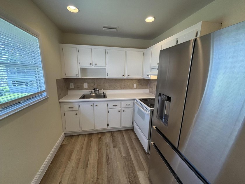 Welcome home to this tastefully remodeled second floor, two - photo 4
