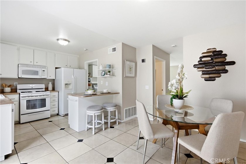 Welcome to this charming 3-bedroom, 1.5-bath home nestled in the - photo 5