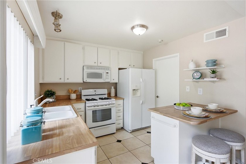 Welcome to this charming 3-bedroom, 1.5-bath home nestled in the - photo 6