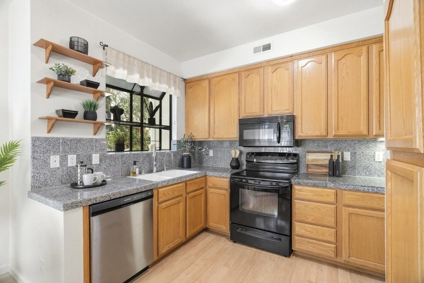 Best location and value in the Hidden Oaks community! The 2 - photo 7