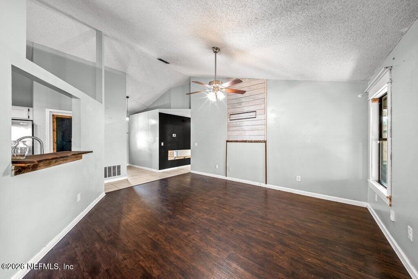 Welcome home to this charming 3-bedroom, 2-bath residence - photo 7