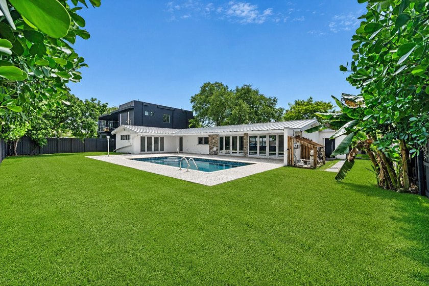 Welcome to Paradise. The property is located in this - photo 7
