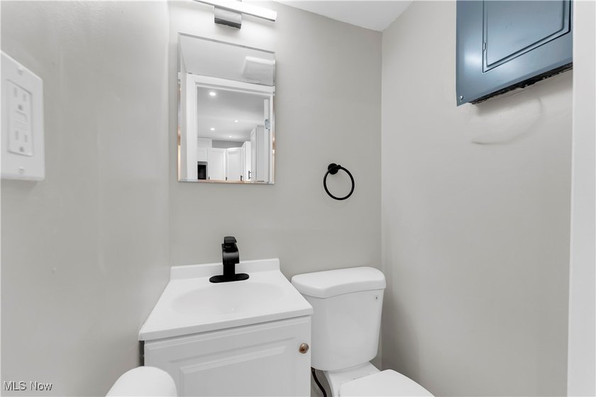 High-End, Move-In Ready Condo in a Highly Sought-After End Unit! - photo 12