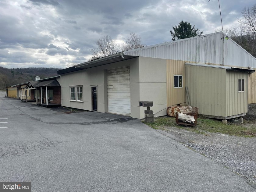 This versatile 18,000+/- square foot commercial property offers - photo 12