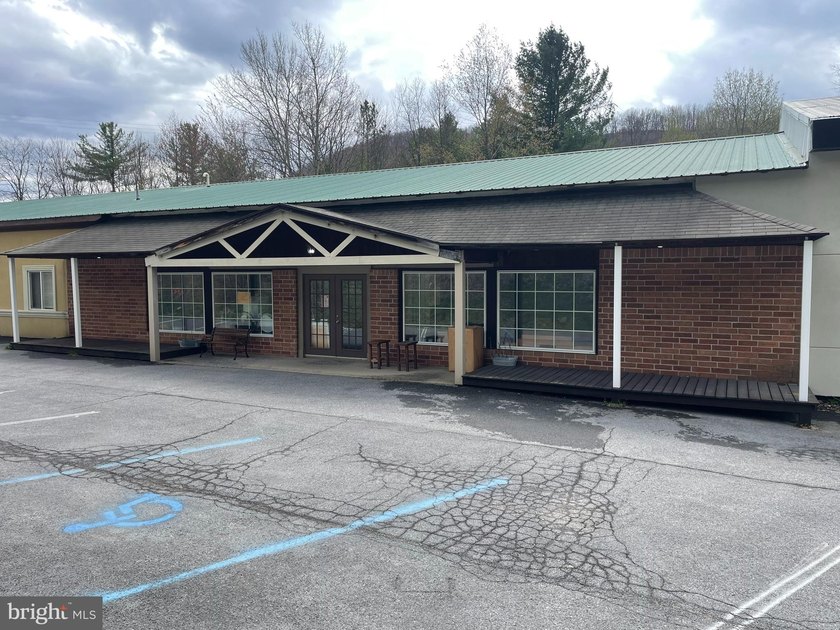 This versatile 18,000+/- square foot commercial property offers - photo 13