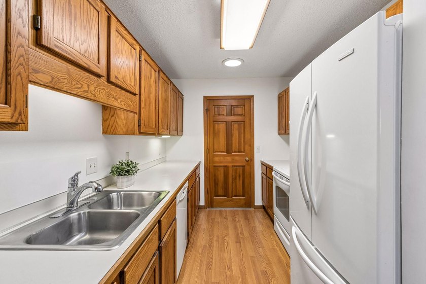 Welcome to comfortable living, private rear facing unit with - photo 14