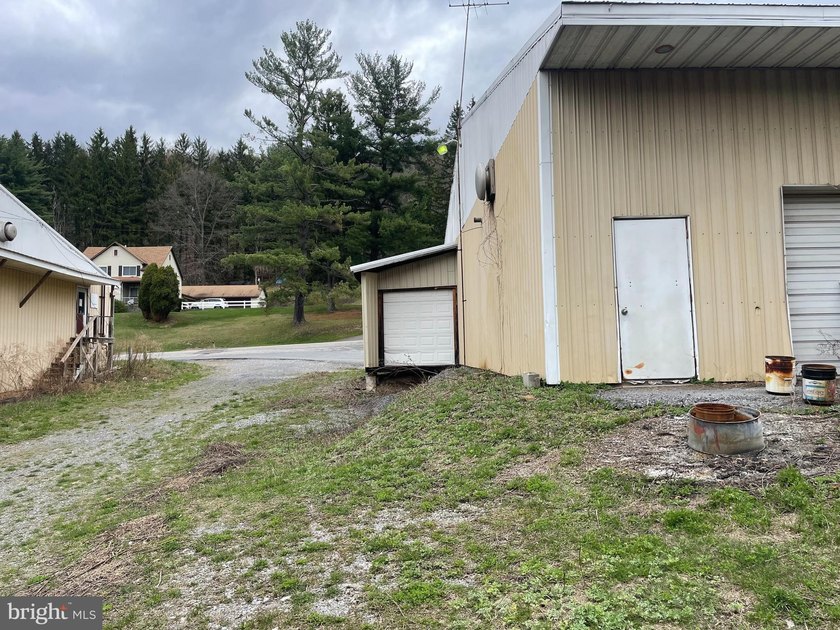 This versatile 18,000+/- square foot commercial property offers - photo 14