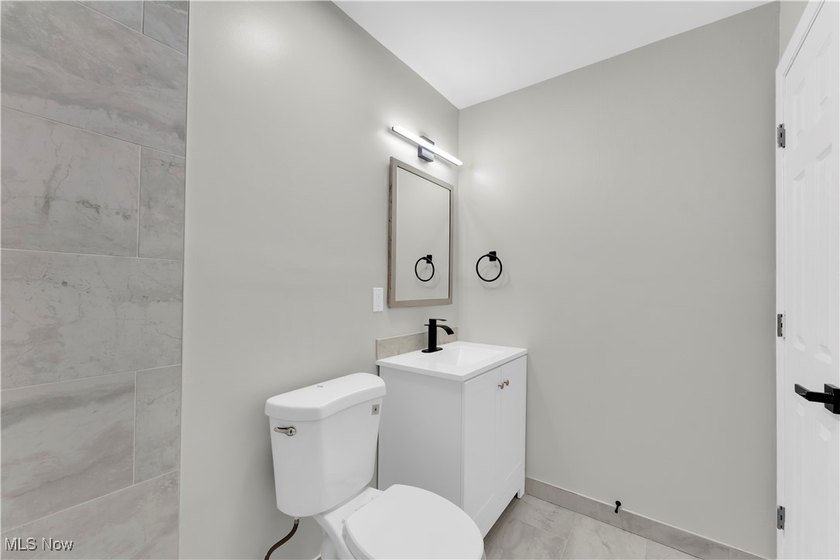 High-End, Move-In Ready Condo in a Highly Sought-After End Unit! - photo 19