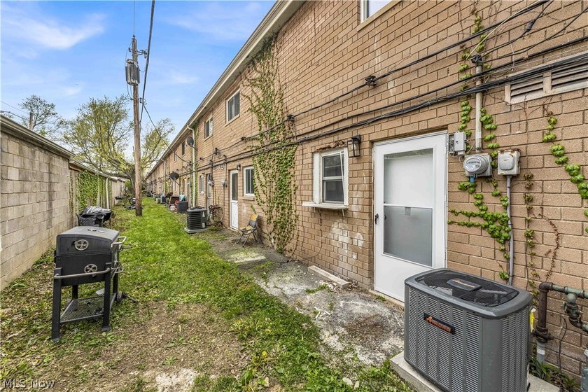 High-End, Move-In Ready Condo in a Highly Sought-After End Unit! - photo 20
