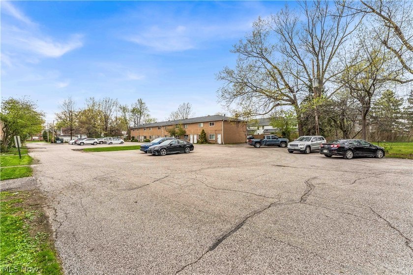 High-End, Move-In Ready Condo in a Highly Sought-After End Unit! - photo 21