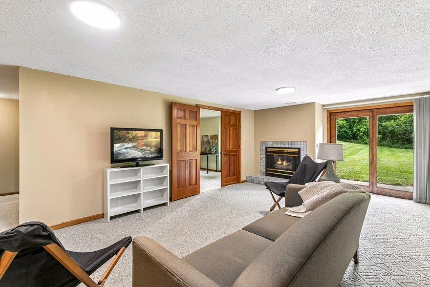 Welcome to comfortable living, private rear facing unit with - photo 21