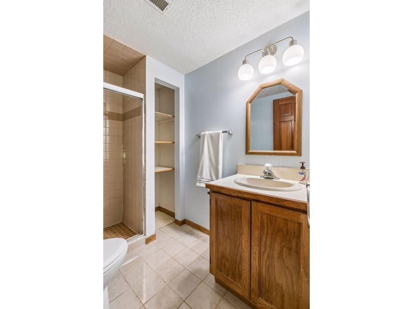 Welcome to comfortable living, private rear facing unit with - photo 27