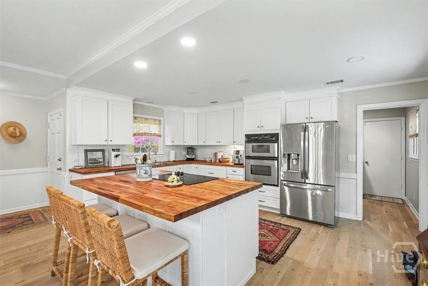 Welcome to this adorable, updated cottage in The Landings on - photo 5