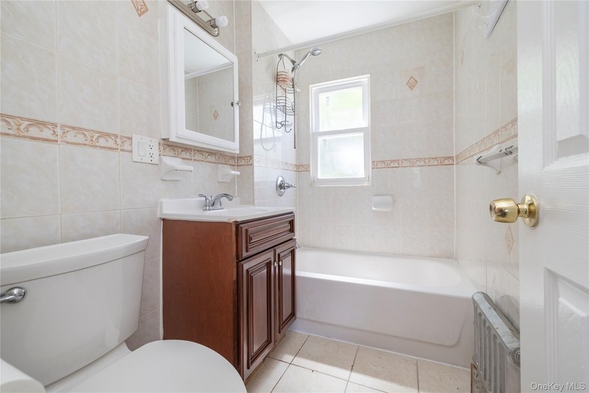 This charming detached Colonial offers the perfect blend of - photo 15