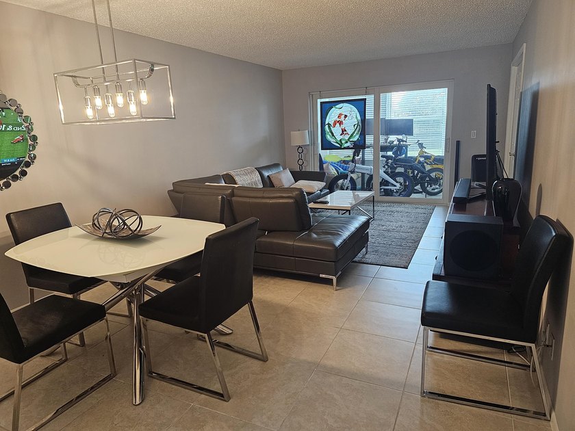 This beautifully renovated corner villa offers a perfect blend - photo 16