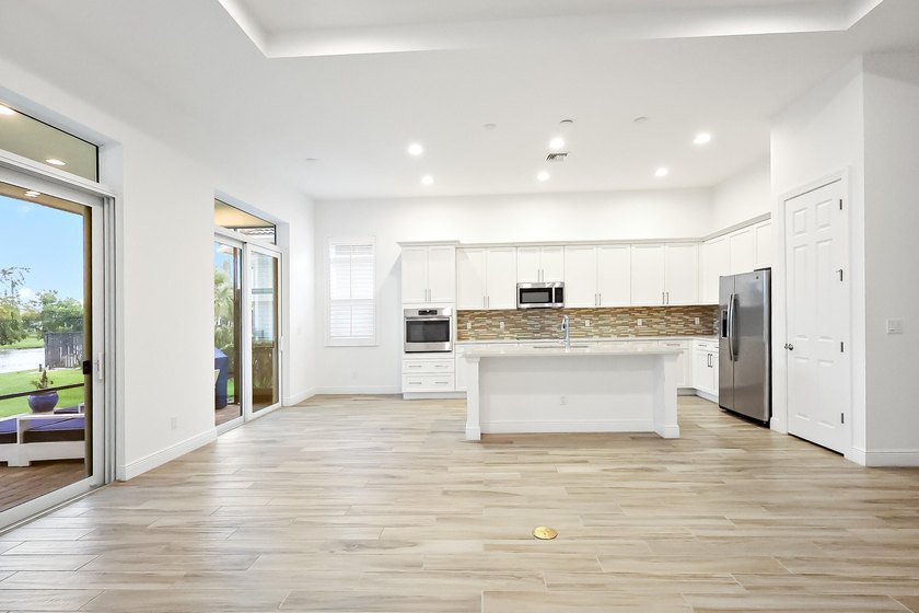 Welcome to both a home and community with endless luxury - photo 6