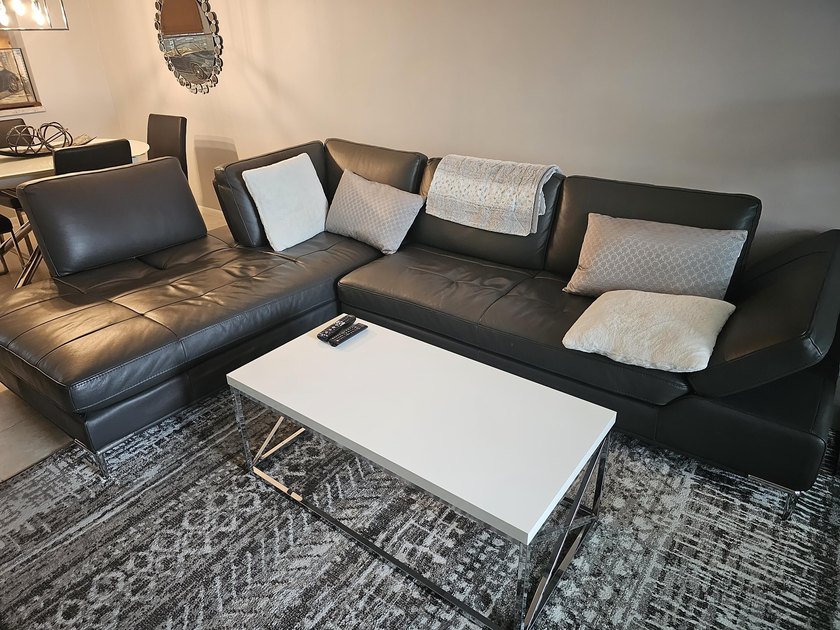 This beautifully renovated corner villa offers a perfect blend - photo 17