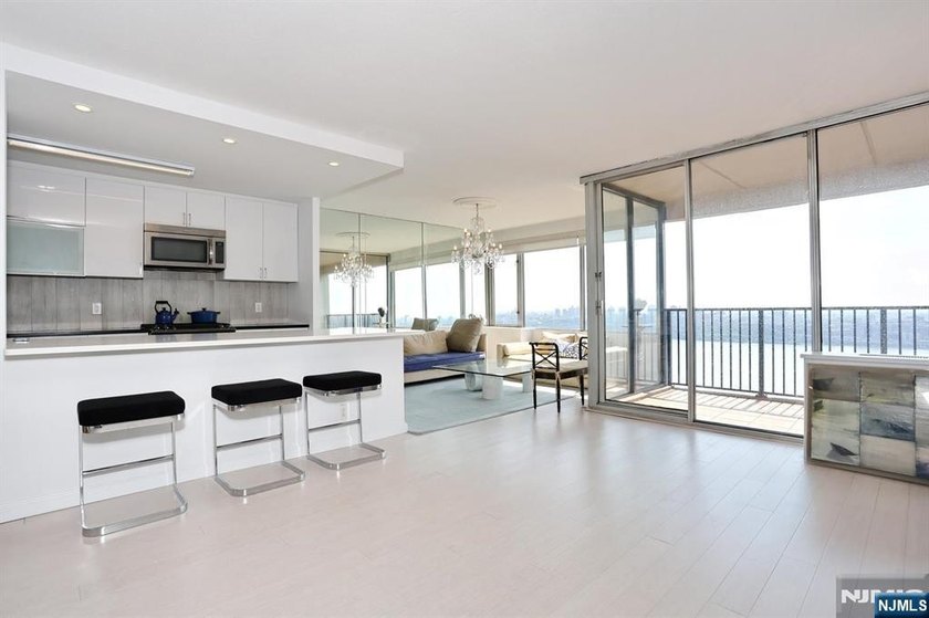 Welcome to your private retreat in the sky at Horizon House - photo 18