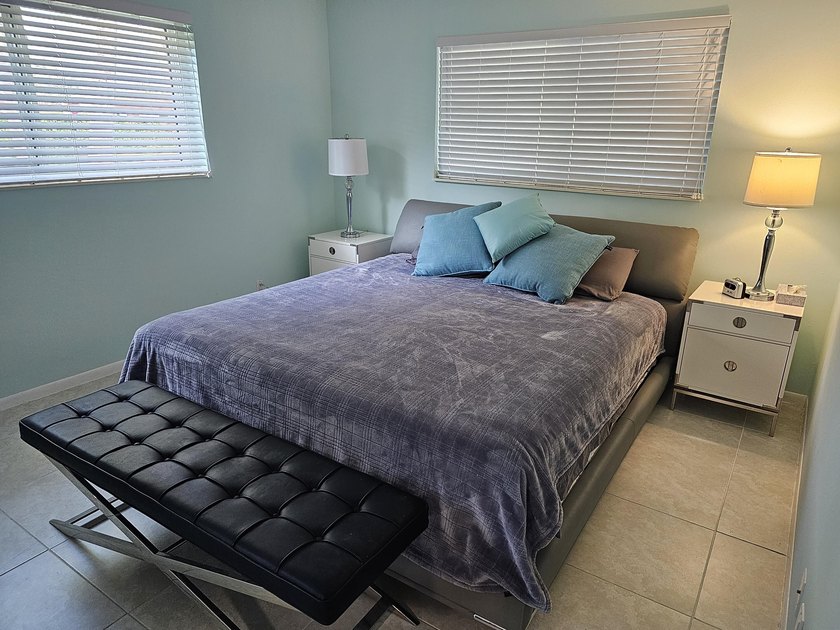 This beautifully renovated corner villa offers a perfect blend - photo 21