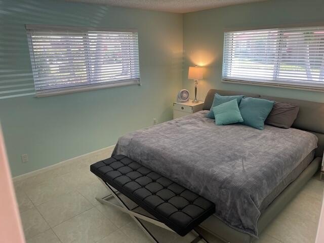This beautifully renovated corner villa offers a perfect blend - photo 22