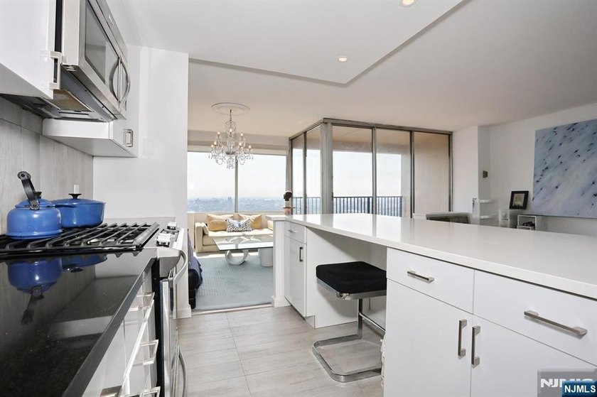 Welcome to your private retreat in the sky at Horizon House - photo 29