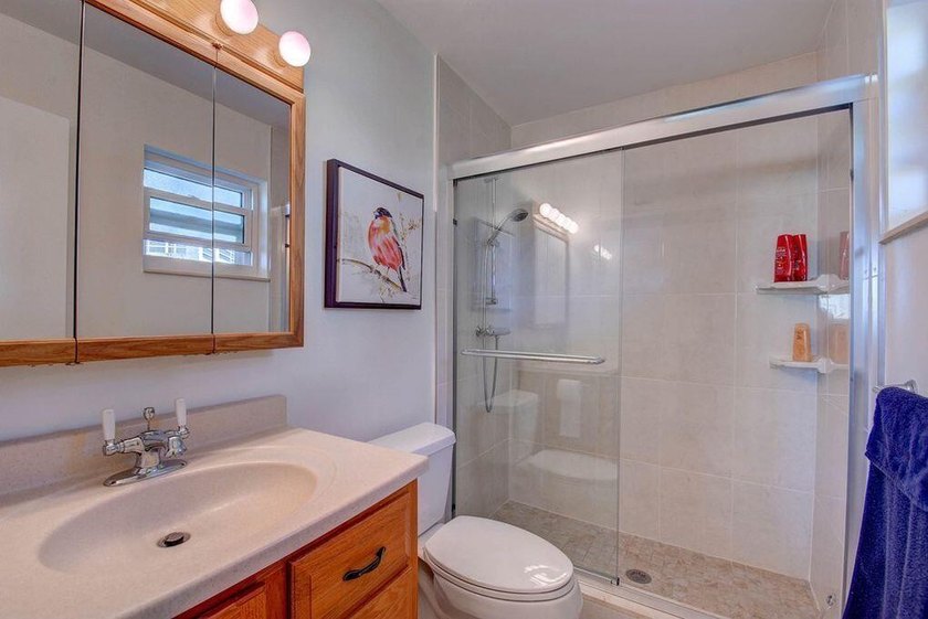 This beautifully renovated corner villa offers a perfect blend - photo 30
