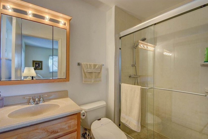 This beautifully renovated corner villa offers a perfect blend - photo 36
