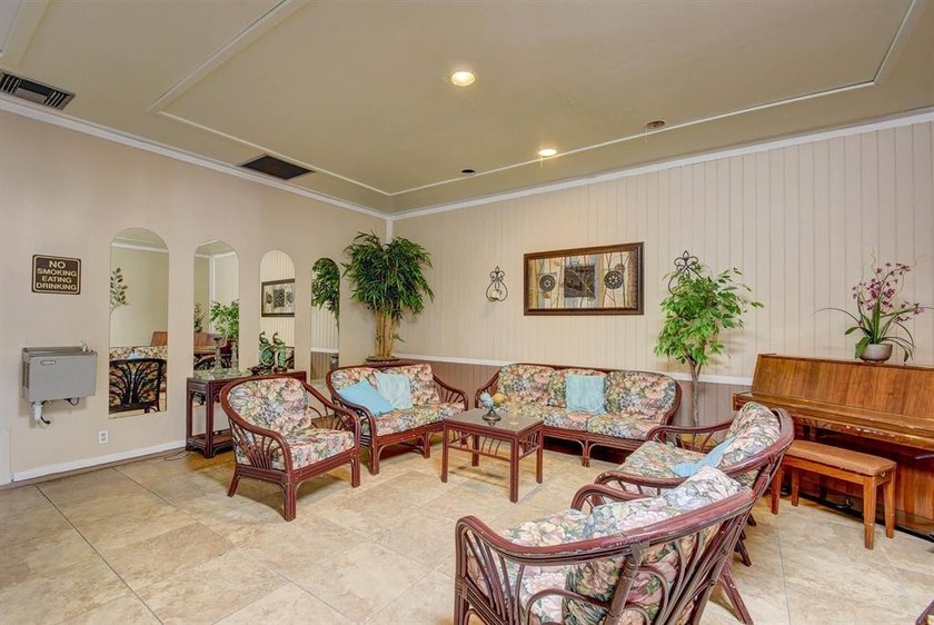 This beautifully renovated corner villa offers a perfect blend - photo 55
