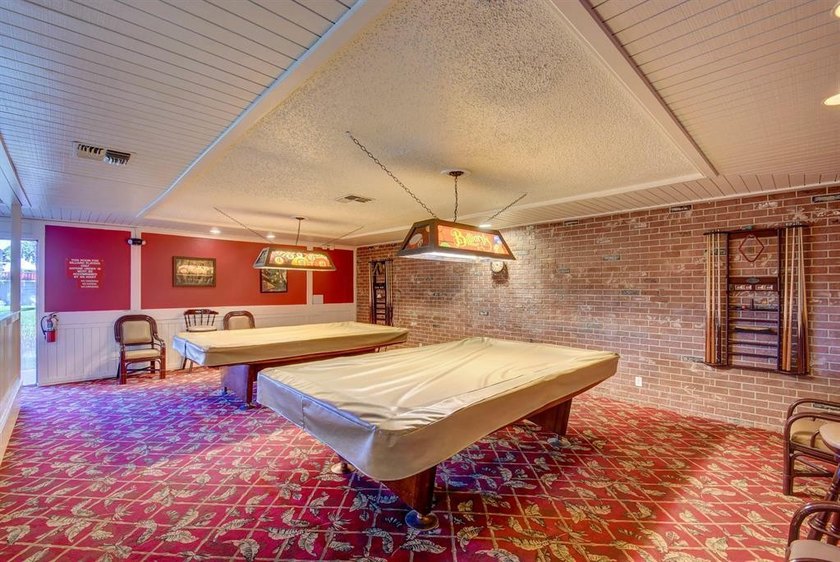 This beautifully renovated corner villa offers a perfect blend - photo 58